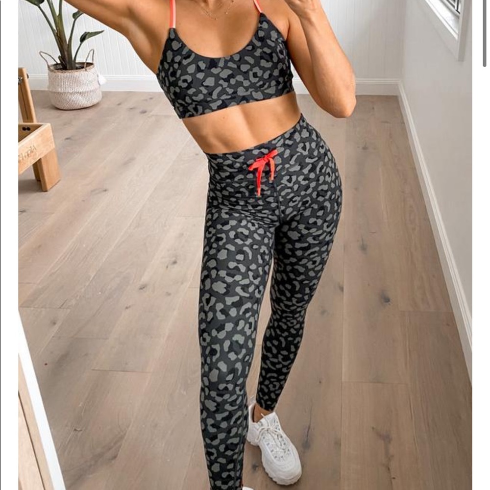 SD x WHITE FOX camo leggings